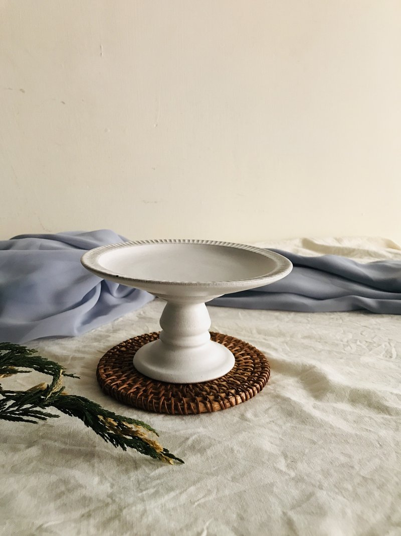 Déjà vu Ceramics 白色陶製高腳盤 - 擺飾/家飾品 - 陶 白色