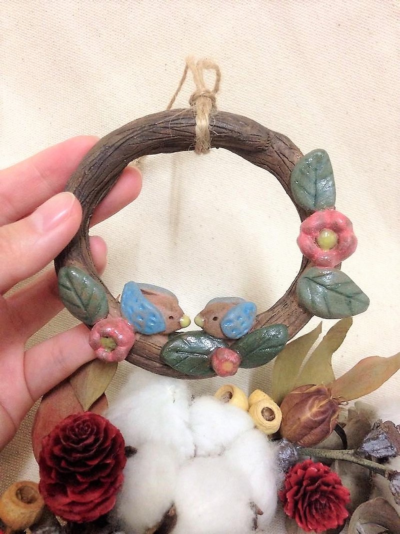 Hand pinch pottery wreath - ostrich's romantic little sky - Items for Display - Pottery Multicolor