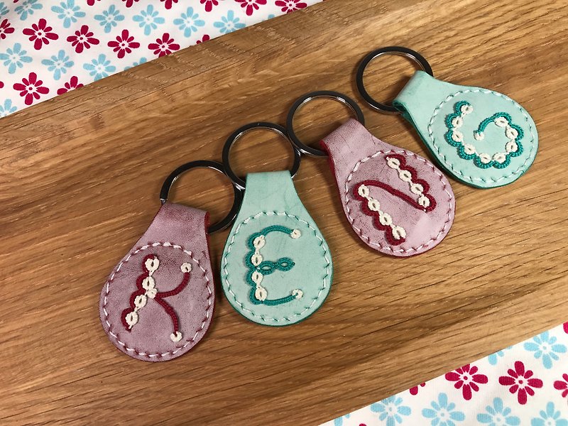 Tatted lace leather mini mirror keychain‧alphabet-gift/tatting/handmade/leather/customize - Keychains - Genuine Leather Multicolor