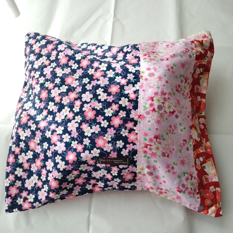 【Made in Japan / Handmade】Reversible Patchwork Cushion cover 45x45 Lining - หมอน - ผ้าฝ้าย/ผ้าลินิน หลากหลายสี