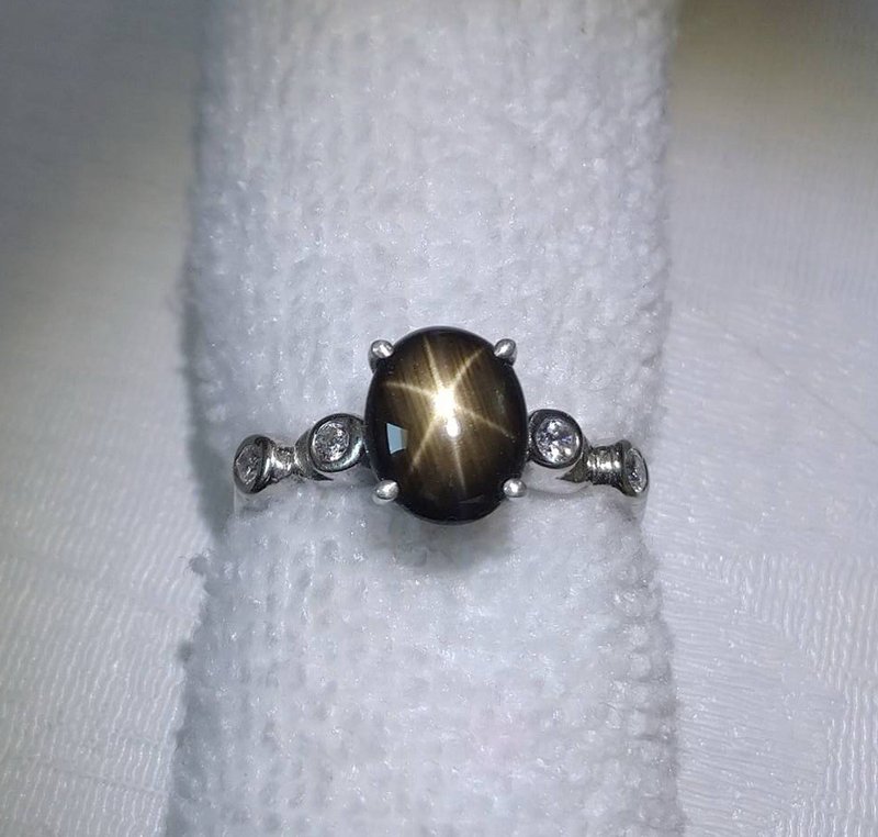 8 x 6 mm. Black Star Natural sapphier ring silver sterling size 7.0 free resize - 戒指 - 純銀 黑色