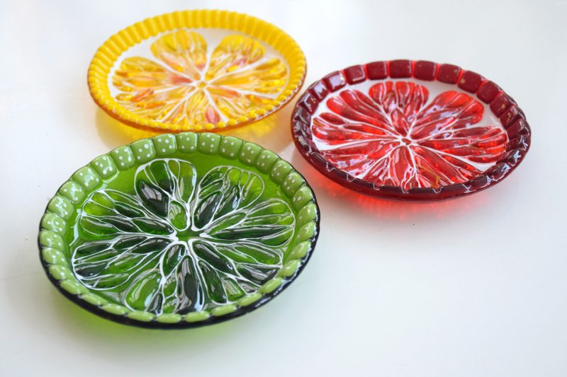 Small decorative fused glass plates for sweets - Dessert handmade plates - Small Plates & Saucers - Glass Yellow