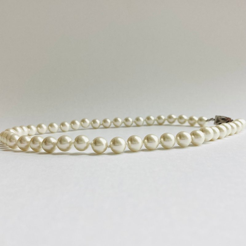 Glass pearl all knot necklace/8mm approx. 43cm/pale white/R/made in Japan - Necklaces - Glass White