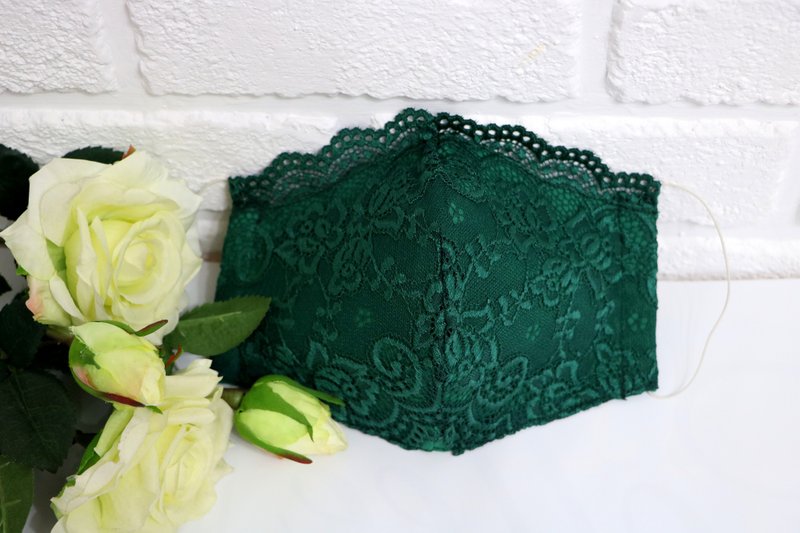 Green face mask with lace Reusable cloth mask Elegant protektive face mask - หน้ากาก - ผ้าฝ้าย/ผ้าลินิน สีเขียว