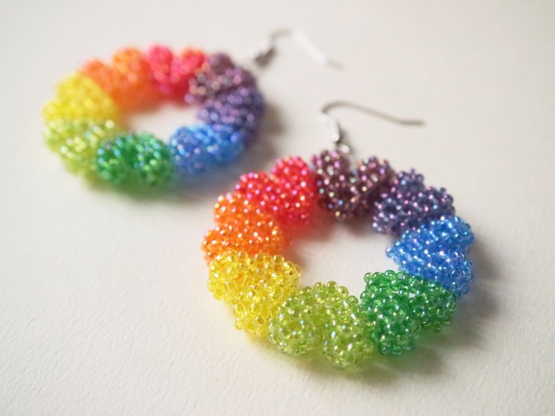 ハートリースのピアス ビビッドカラー 透明　Rainbow 虹色 レインボーカラー カラフル フープ 輪 色相環 - 耳環/耳夾/耳骨夾 - 玻璃 多色