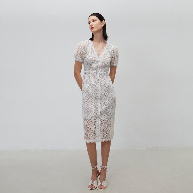 Elegant V-neck slim-fit lace dress (white)│Who Cares Taiwan clothing brand - ชุดเดรส - ผ้าฝ้าย/ผ้าลินิน ขาว