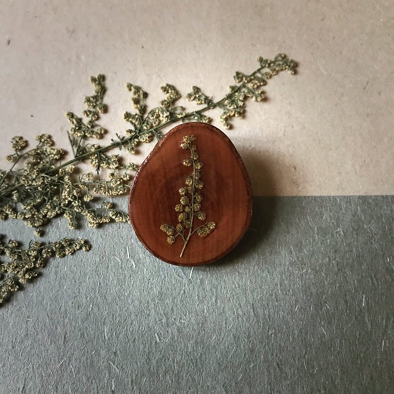 Dried Flower Epoxy Pin/Brooch - Brooches - Wood Brown