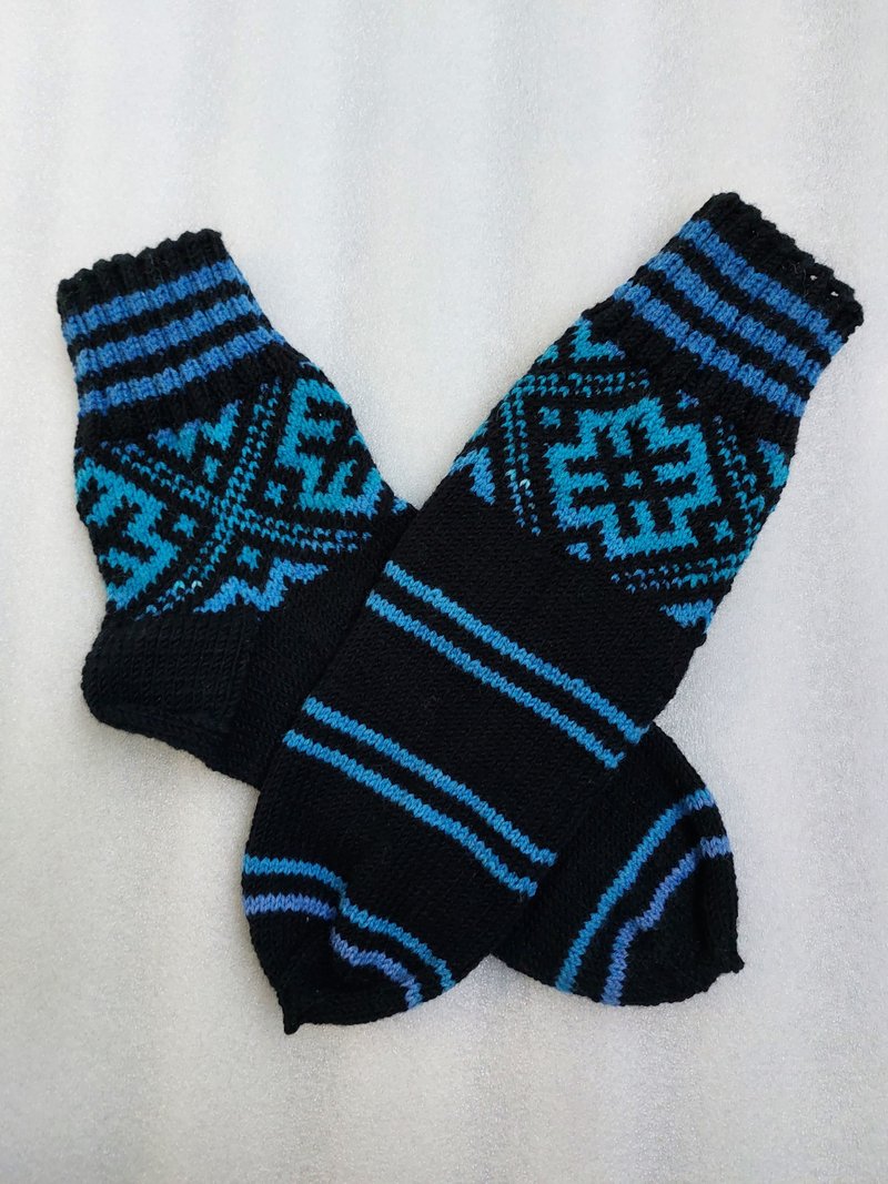 Men's handmade woolen socks in black with a blue pattern - 襪子 - 羊毛 黑色