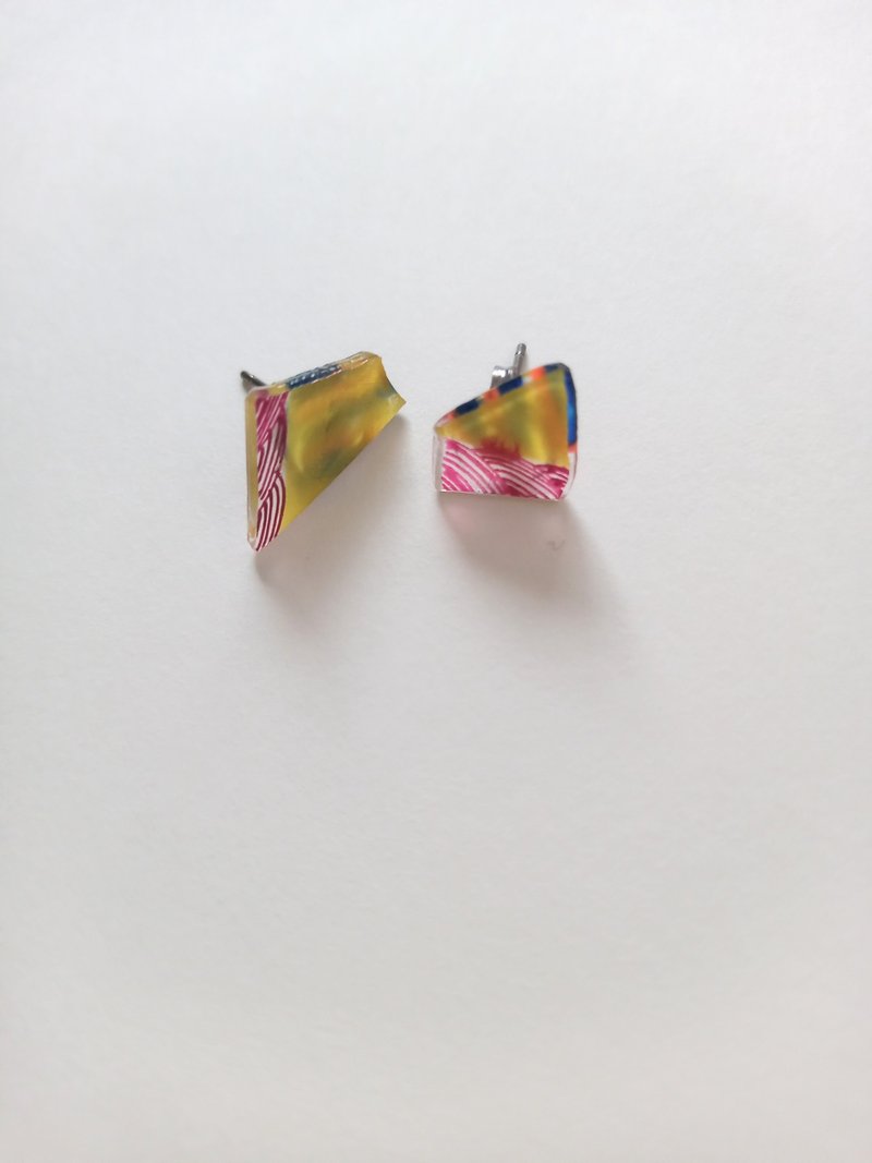 スタッドピアス　カラフル　1点もの　キャッチ付き - 耳環/耳夾/耳骨夾 - 塑膠 黃色