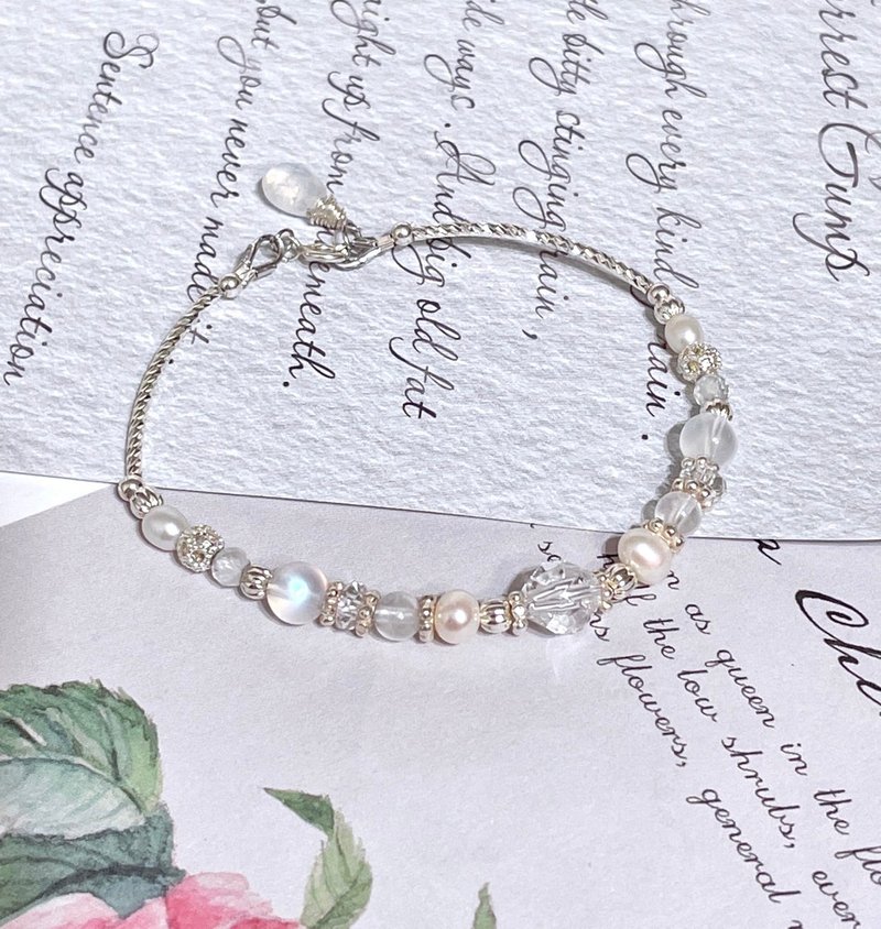 Peach Blossom/Colored Light/Blue Moonstone/White Crystal/Natural Light Pearl/Crystal S925 Sterling Silver Bracelet - Bracelets - Other Metals White