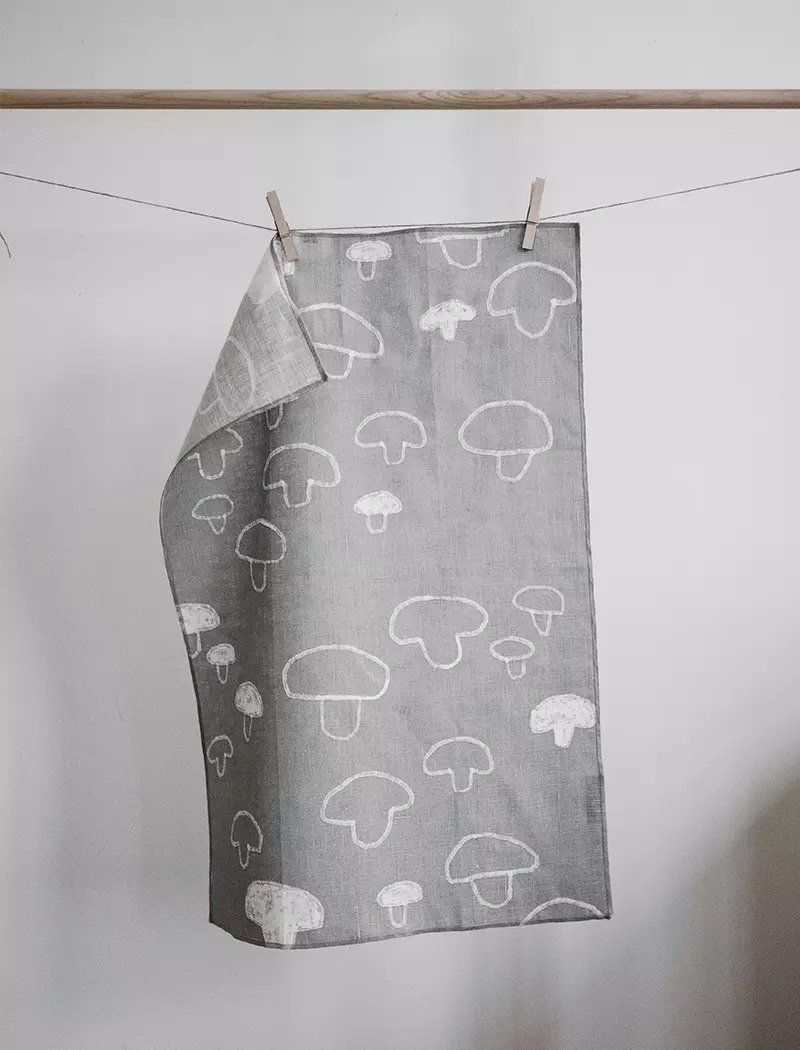 Nordic Design – Mushroom/Mushroom Tea Towel Tea Cloth, Gray MUSHROOM TEA TOWEL - ผ้ารองโต๊ะ/ของตกแต่ง - ลินิน สีเทา