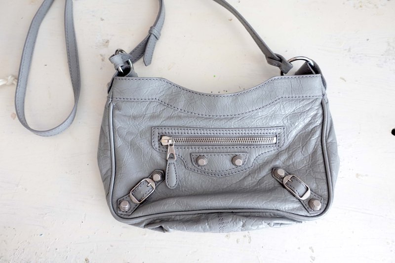 全新Balenciaga真皮牛皮壓紋手袋側背包 貴婦全新名牌真品 - 側背包/斜背包 - 真皮 灰色