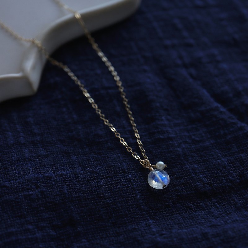 14KGF Moonstone×Pearl Natural Stone Necklace Simple - สร้อยคอ - เครื่องเพชรพลอย ขาว