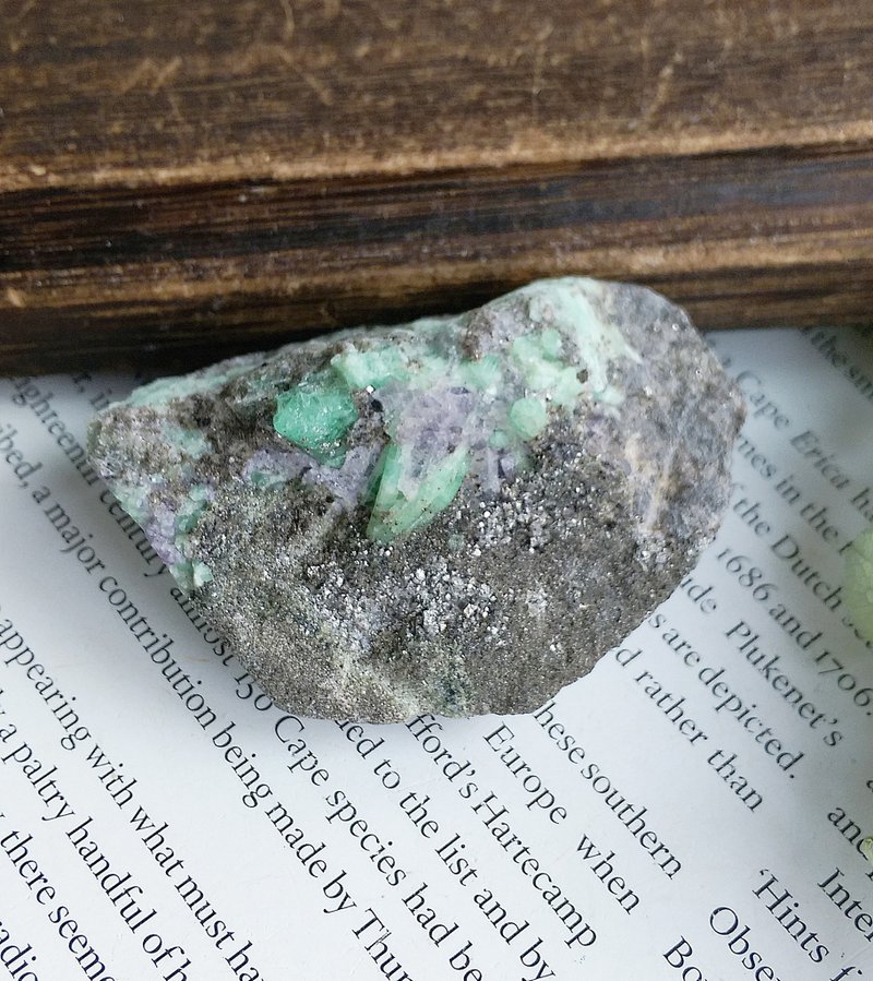 Emerald 雲南產地 祖母綠 螢石共生礦 天然礦石 原礦 - 擺飾/家飾品 - 其他材質 