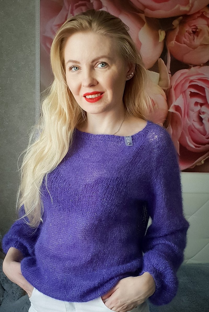 Delicate knitted jumper made of purple Italian kid mohair. - 女毛衣/針織衫 - 羊毛 紫色