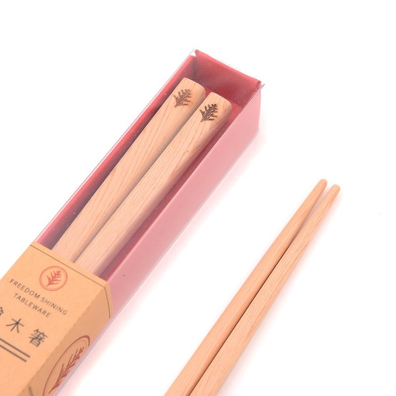 A pair of cypress chopsticks from Taiwan - ตะเกียบ - ไม้ สีทอง