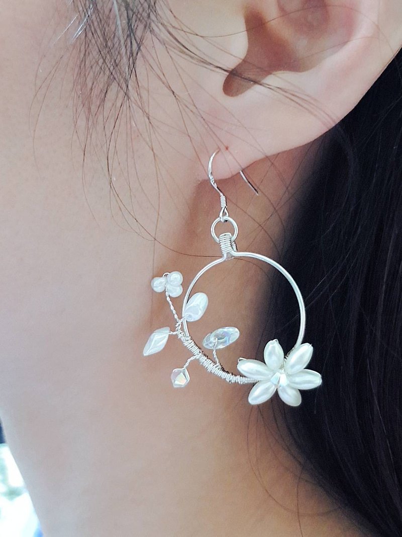 earrings flower wedding - Earrings & Clip-ons - Other Materials White