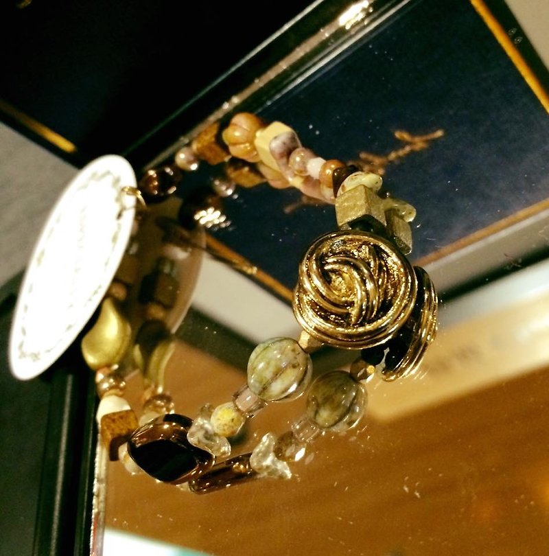 Eslite selection of cabinet style / antique gold quicksand - สร้อยข้อมือ - แก้ว สีนำ้ตาล