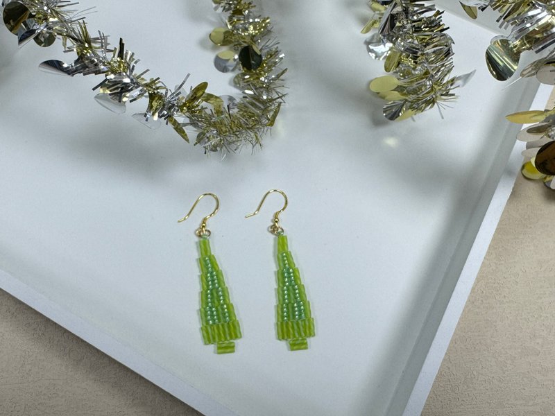 230831 Christmas limited beaded earrings - สร้อยคอ - วัสดุอื่นๆ สีเขียว