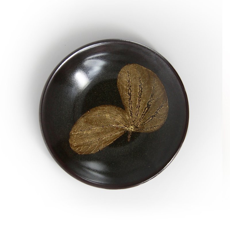 【Ye Weiyang】Bauhinia Yanran shallow dish - Small Plates & Saucers - Pottery 