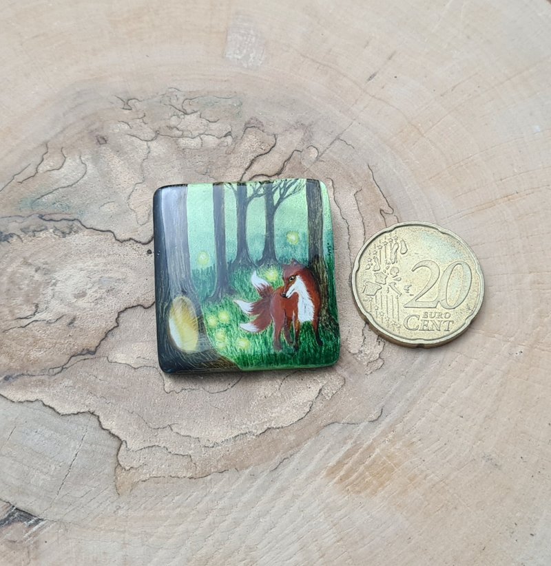 Kitsune brooch, real oil painting miniature on mother of pearl. Kitsune fox pin - 胸針 - 其他材質 多色