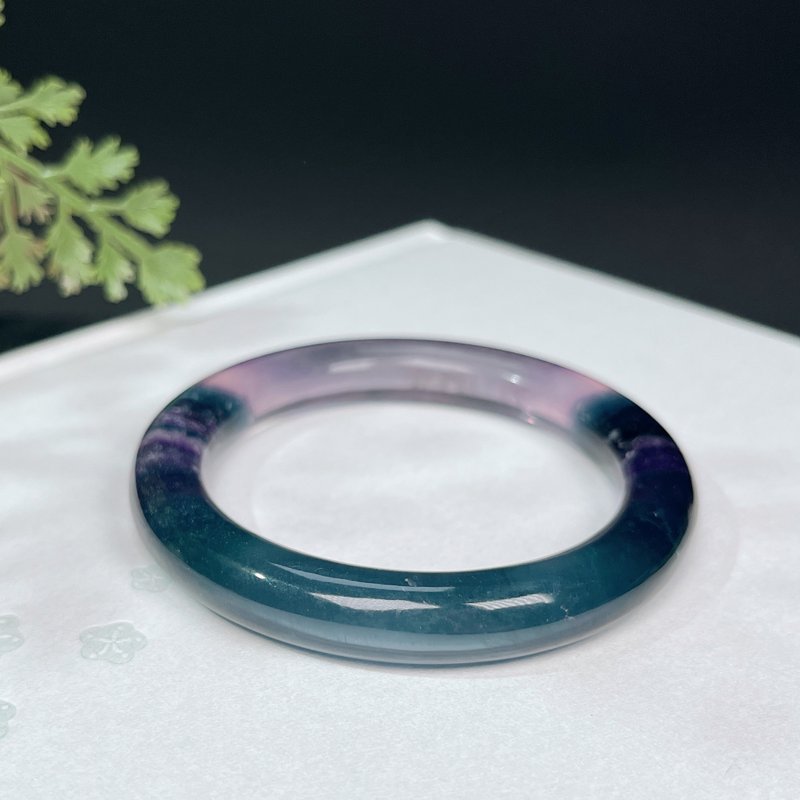 優質藍紫螢石手鐲53MM 千層紋異象冰透圓條水晶手環 女款半山半水 - 手鍊/手環 - 水晶 