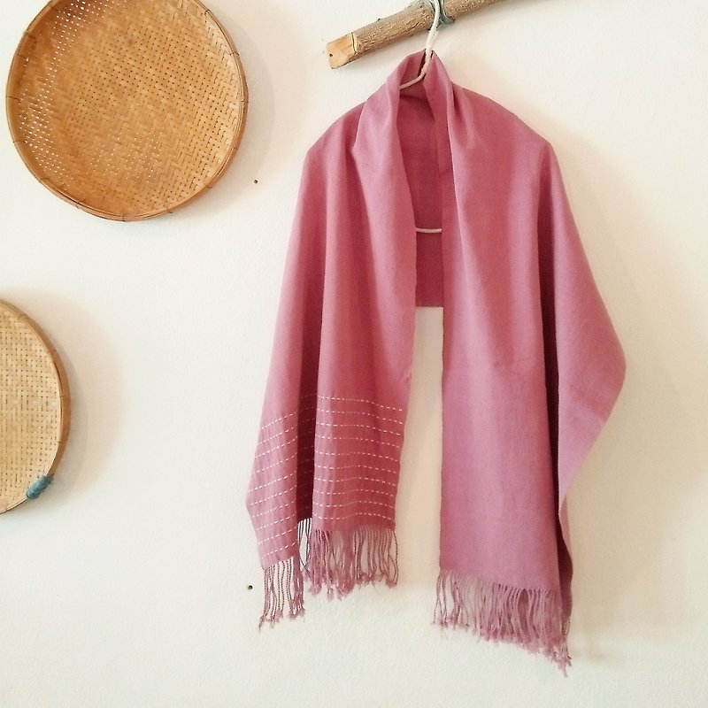 タイの草木染め刺繍ショール / 手織り / 150cm / ピンク - マフラー・ストール - コットン・麻 ピンク