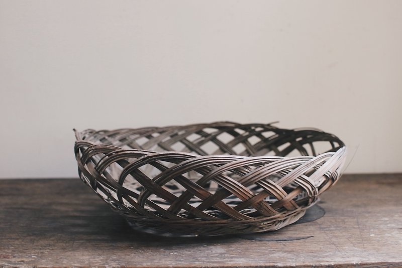 Early bamboo braided basket - ชั้นวาง/ตะกร้า - ไม้ไผ่ สีนำ้ตาล