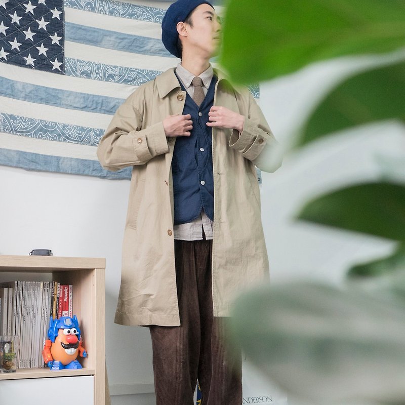 Japanese with early spring classic cut off shoulder khaki mid-length windbreaker jacket Mac coat - เสื้อสูท/เสื้อคลุมยาว - ผ้าฝ้าย/ผ้าลินิน สีกากี