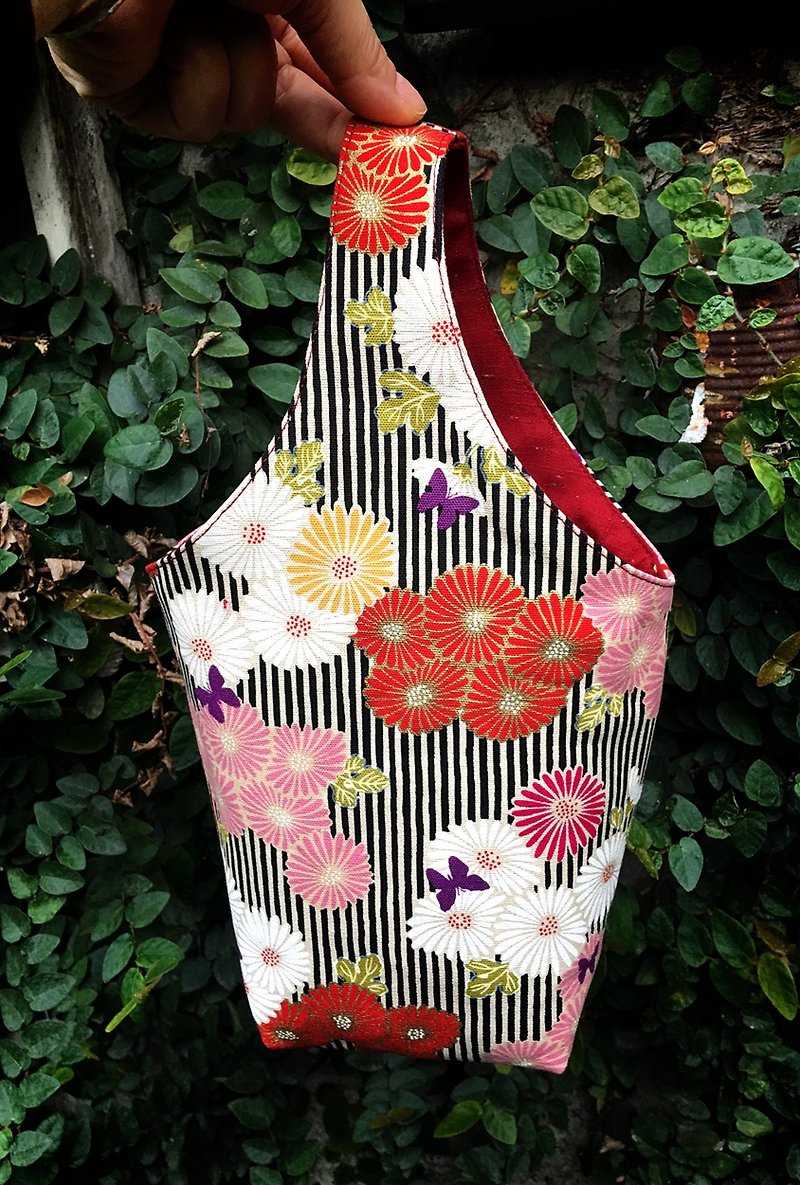 Chrysanthemum and wind spring blessing bag - กระเป๋าถือ - ผ้าฝ้าย/ผ้าลินิน สีแดง