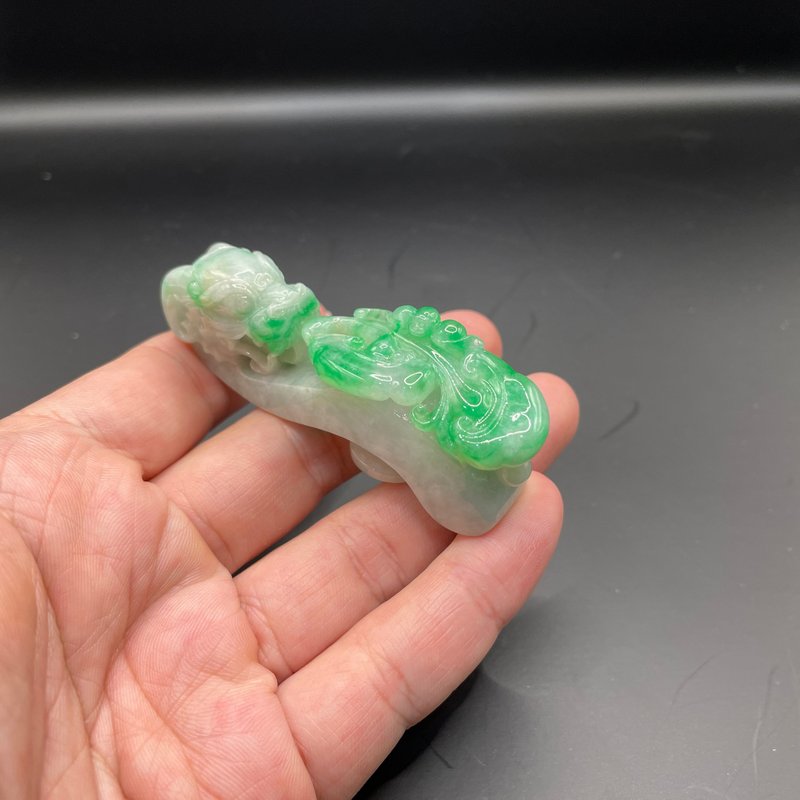 Hanyu jewelry. Natural white background green dragon hook_Zhengyang green natural A-grade jadeite. Hope your child will become a dragon. Everything will be the same - Other - Jade 