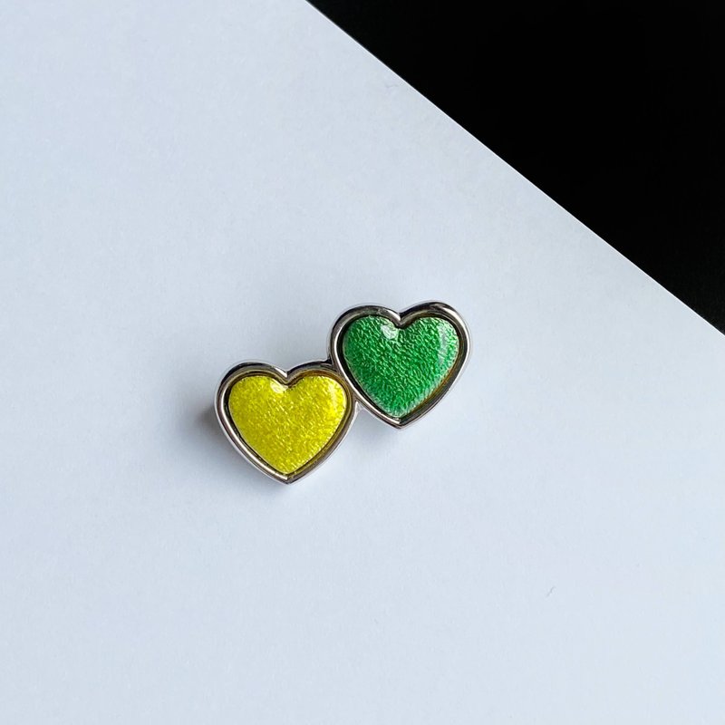 ツインハート 【Green & Yellow】 七宝焼のブローチ 純銀胎七宝 - 胸針 - 其他材質 黃色
