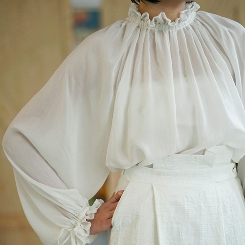 White | Caribbean French Vintage Lantern Sleeve Neck Top Fairy Wind Palace Court - เสื้อผู้หญิง - ผ้าไหม ขาว