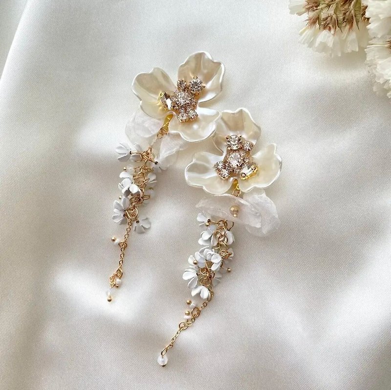 Wedding wedding bridal bride flower large earrings - Earrings & Clip-ons - Other Metals White