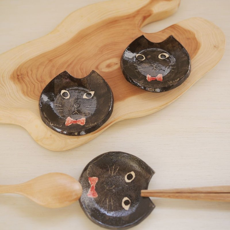 Chopstick rest where chopsticks and a spoon can be placed together [Kuroneko] - Chopsticks - Pottery Black