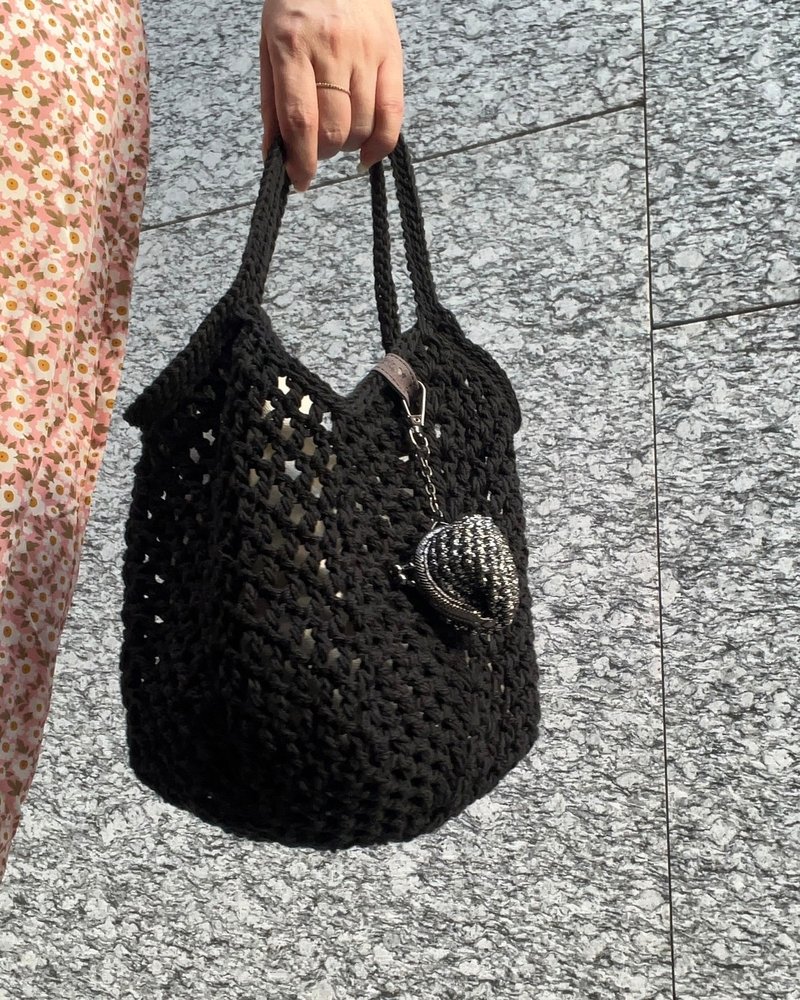 Grid hollow fat woven bag-pure black handbag/shoulder bag/two-part bag/hand-woven bag - กระเป๋าถือ - ผ้าฝ้าย/ผ้าลินิน 