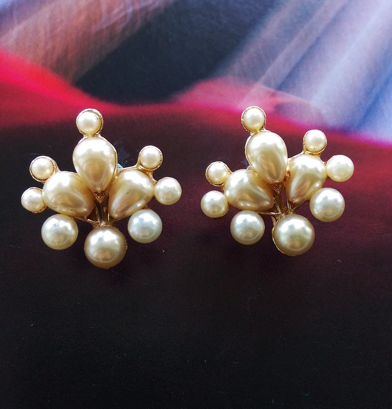 Vintage Jewelry 西洋古董飾品 優雅仿珠 栓式耳環 - 耳環/耳夾/耳骨夾 - 其他金屬 金色