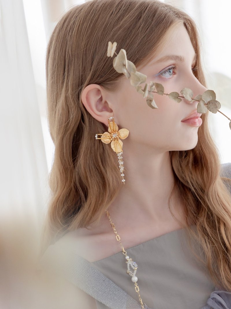 Dusk echoes. MUCHAT handmade 14KGP Stone crystal flower earrings - Earrings & Clip-ons - Other Metals Gold