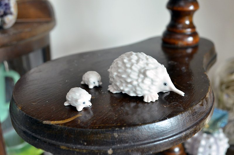 Handmade ceramic hedgehog furnishings mother set - Items for Display - Porcelain White