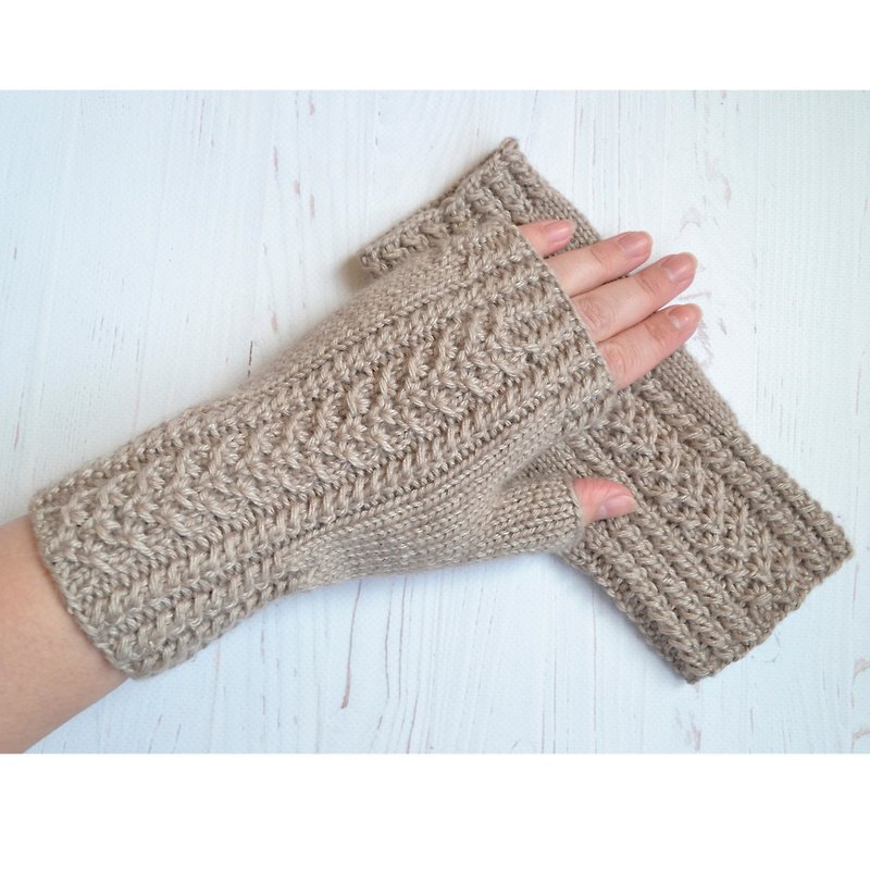 Fingerless gloves for woman, super soft beige mittens, knit hand warmers - ถุงมือ - วัสดุอื่นๆ สีกากี