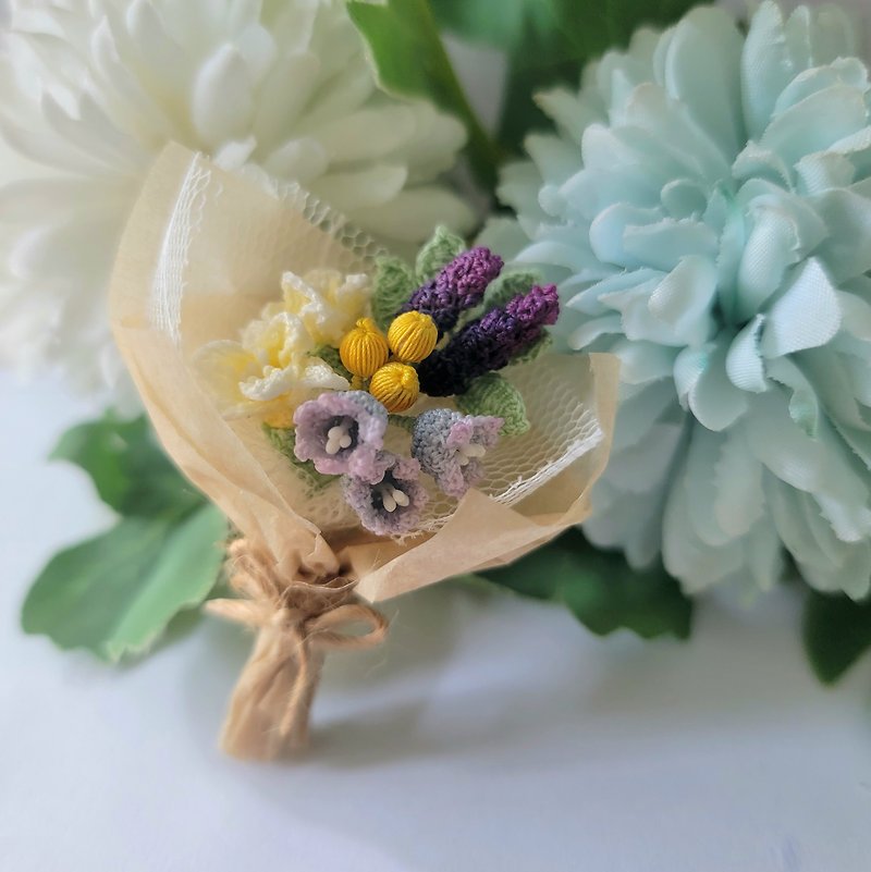 Freesia | Blue Campanula | Lavender Mini Bouquet Small Bouquet / Pin Brooch Heart Mouth Pin Manual - Other - Thread Purple