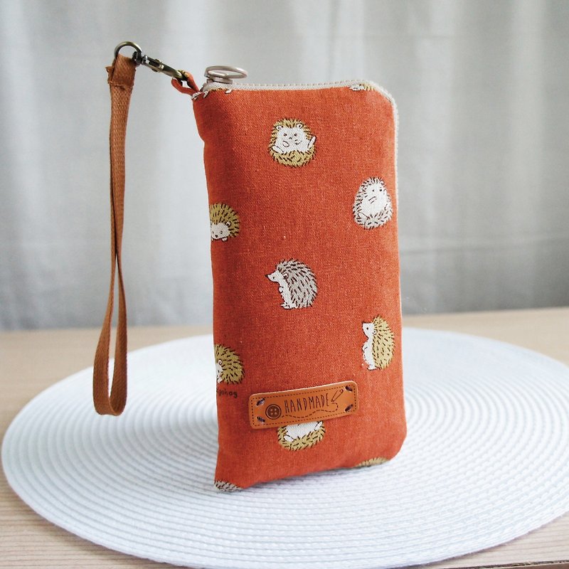 Lovely【日本布】磚橘圓球刺蝟手機袋、內層鋪棉、5吋半可用 - 手機殼/手機套 - 棉．麻 橘色
