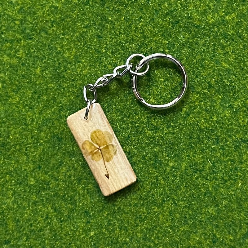 [Clover Embossed Series] Four-leaf clover-Pendant/Keychain [Style 13] - ที่ห้อยกุญแจ - ไม้ สีเขียว