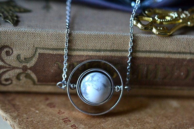Spinning little planet with Howlite stone necklace - Necklaces - Crystal White