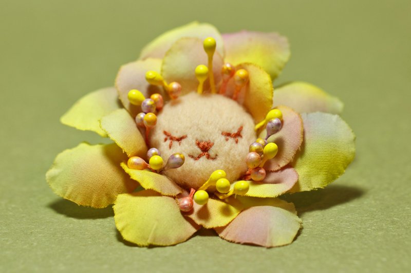 Autumn Wind|Brooch - Brooches - Wool 