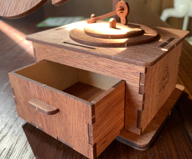 ヴィンテージ木製 蓄音機 フラワーホーンデザイン ヴィンテージ木製 蓄音機 フラワーホーンデザイン ヴィンテージ木製