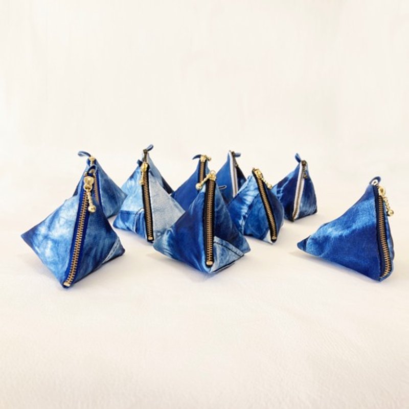 Genuine leather x indigo dyeing triangular pouch - Toiletry Bags & Pouches - Genuine Leather Blue