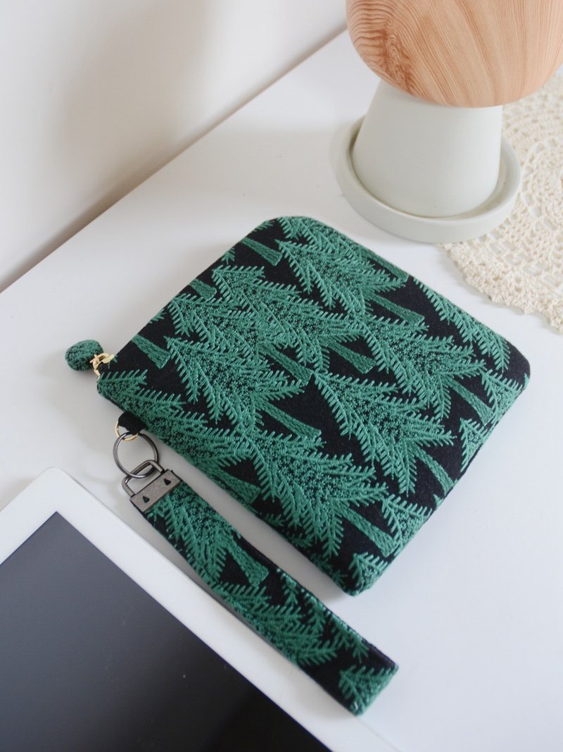 Embroidered forest lightweight waterproof kobo e-book protective cover customized gift tablet bag - Tablet & Laptop Cases - Cotton & Hemp Green