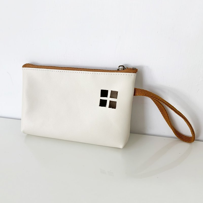 Handmade white cowhide clutch cell phone bag storage hollow cabin bag - กระเป๋าคลัทช์ - หนังแท้ ขาว