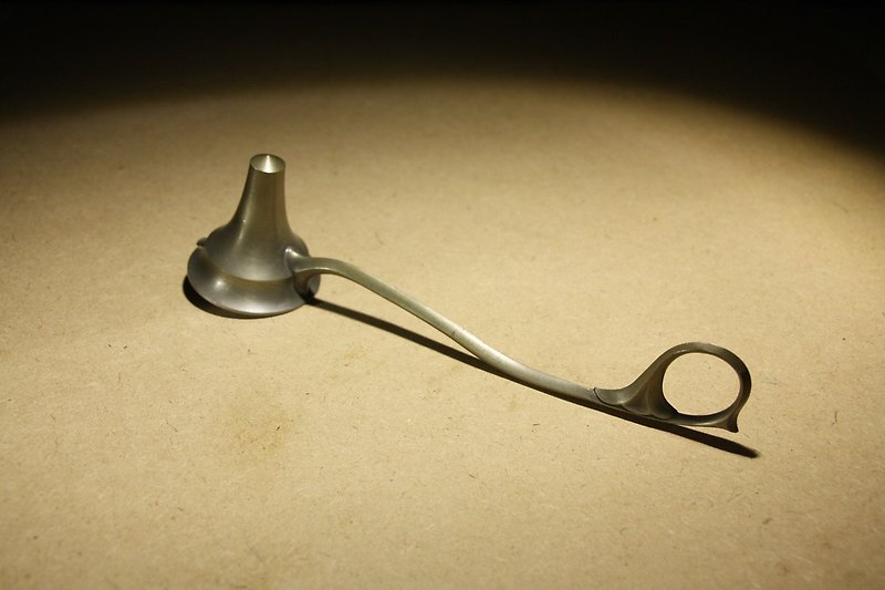 Purchased from the Netherlands in the middle and late 20th century, the old short-handled rattle shape candle extinguishing device - เทียน/เชิงเทียน - โลหะ สีเงิน